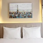 Luxurious Studio Room Grand Asia Afrika Apartment By Travelio